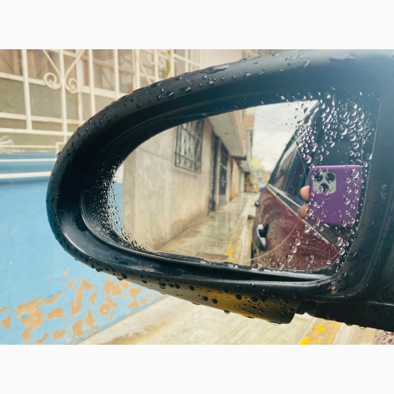 Фото 2. Водонепроницаемая Пленка на зеркала авто против капель дождя