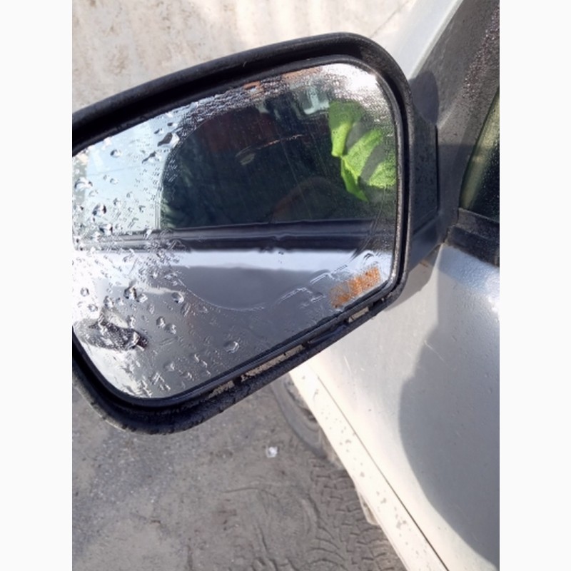 Фото 5. Водонепроницаемая Пленка на зеркала авто против капель дождя
