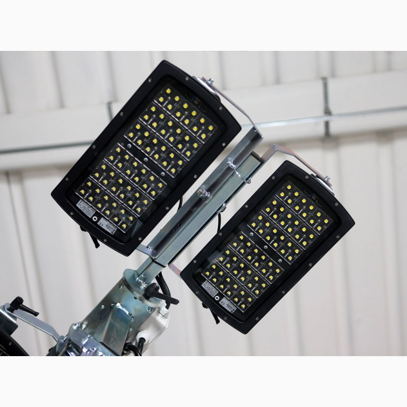 Фото 3. Освітлювальна вишка AURORA Gamma в комплекті з генератором