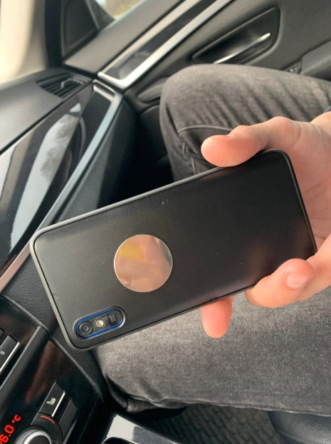 Фото 3. Магнитный Чёрный держатель для телефона в авто на решетку воздуховода