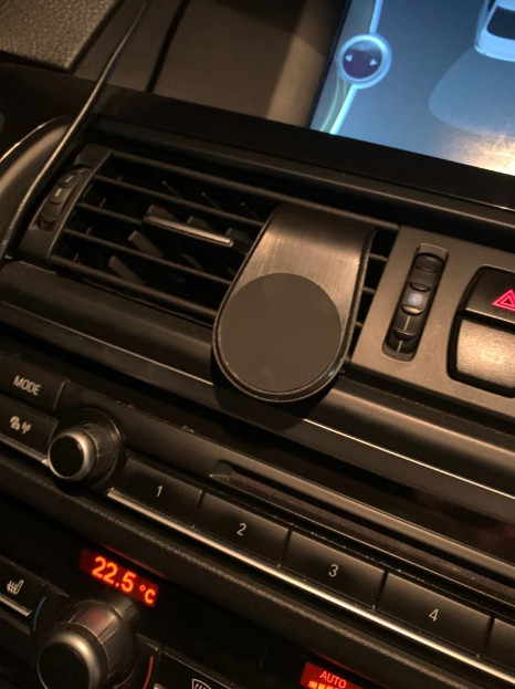 Фото 4. Магнитный Чёрный держатель для телефона в авто на решетку воздуховода