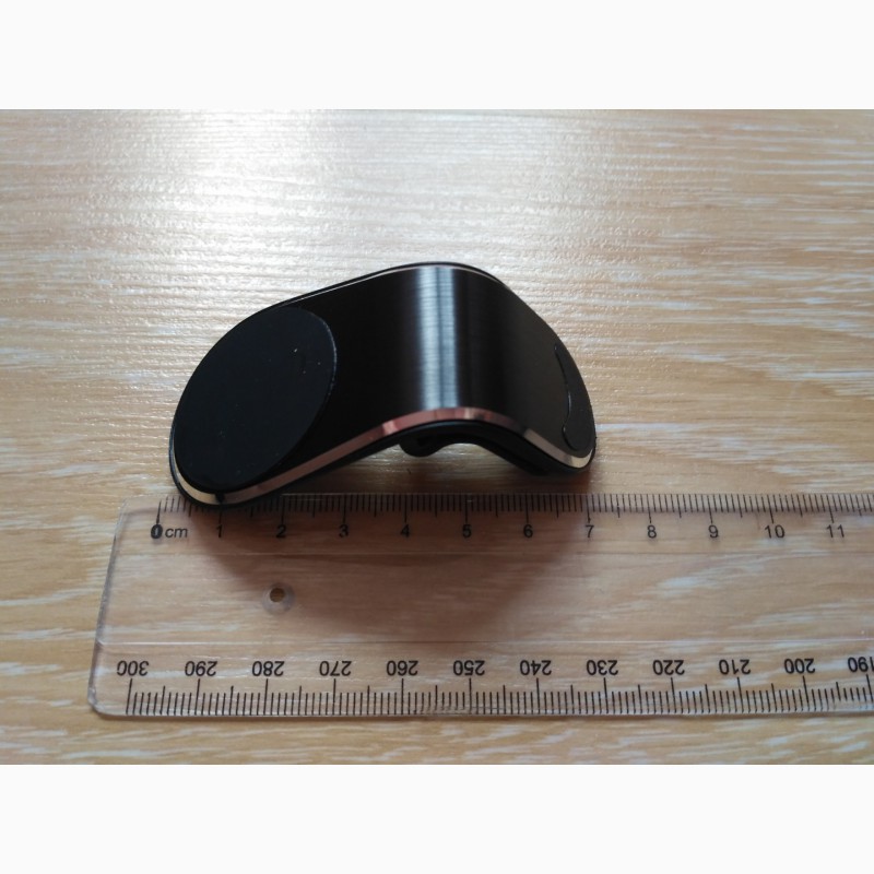Фото 5. Магнитный Чёрный держатель для телефона в авто на решетку воздуховода