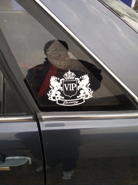 Фото 4. Наклейка на авто-мото VIP Белая светоотражающая