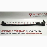 Уплотнитель двери задней левой передний Tesla model S, model S REST 1005422