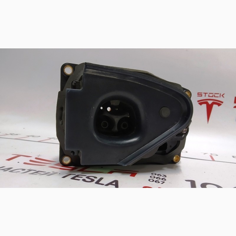 Фото 3. Порт зарядки (под электрический привод) GEN2 Tesla model X S REST 1026041-0