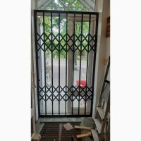 Раздвижные решетки металлические на двери окна витрины Производство и установка по Украине