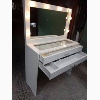 Продам візажний (гримерний, туалетний) столик з дзеркалом та підсвічуванням