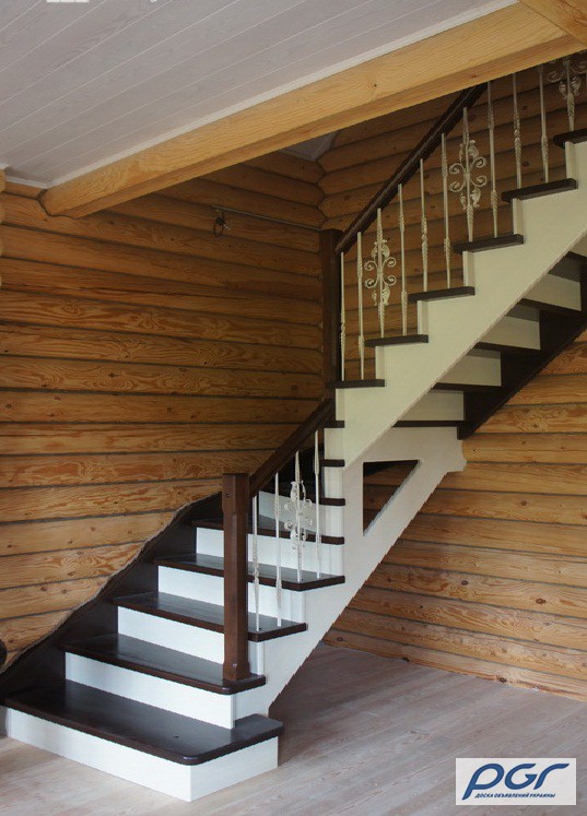 Фото 3. Лестница из дерева. Ступени на металлокаркас или бетонное основание