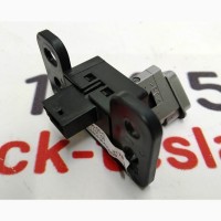 Кнопка открытия бардачка Tesla model X S REST 6008906-00-C 6008906-00-C SWI