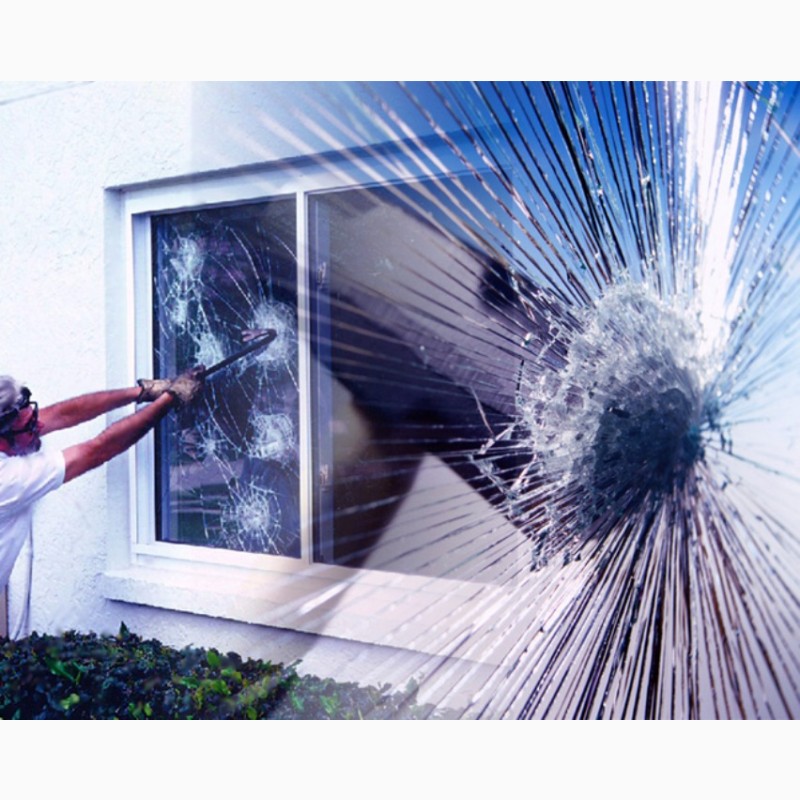 Разбить стекло дома
